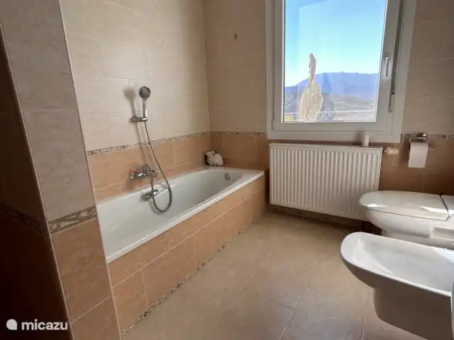 Villa Finca la Roca | Espagne, Andalousie, Guaro - villa Salle de bain dans la chambre principale