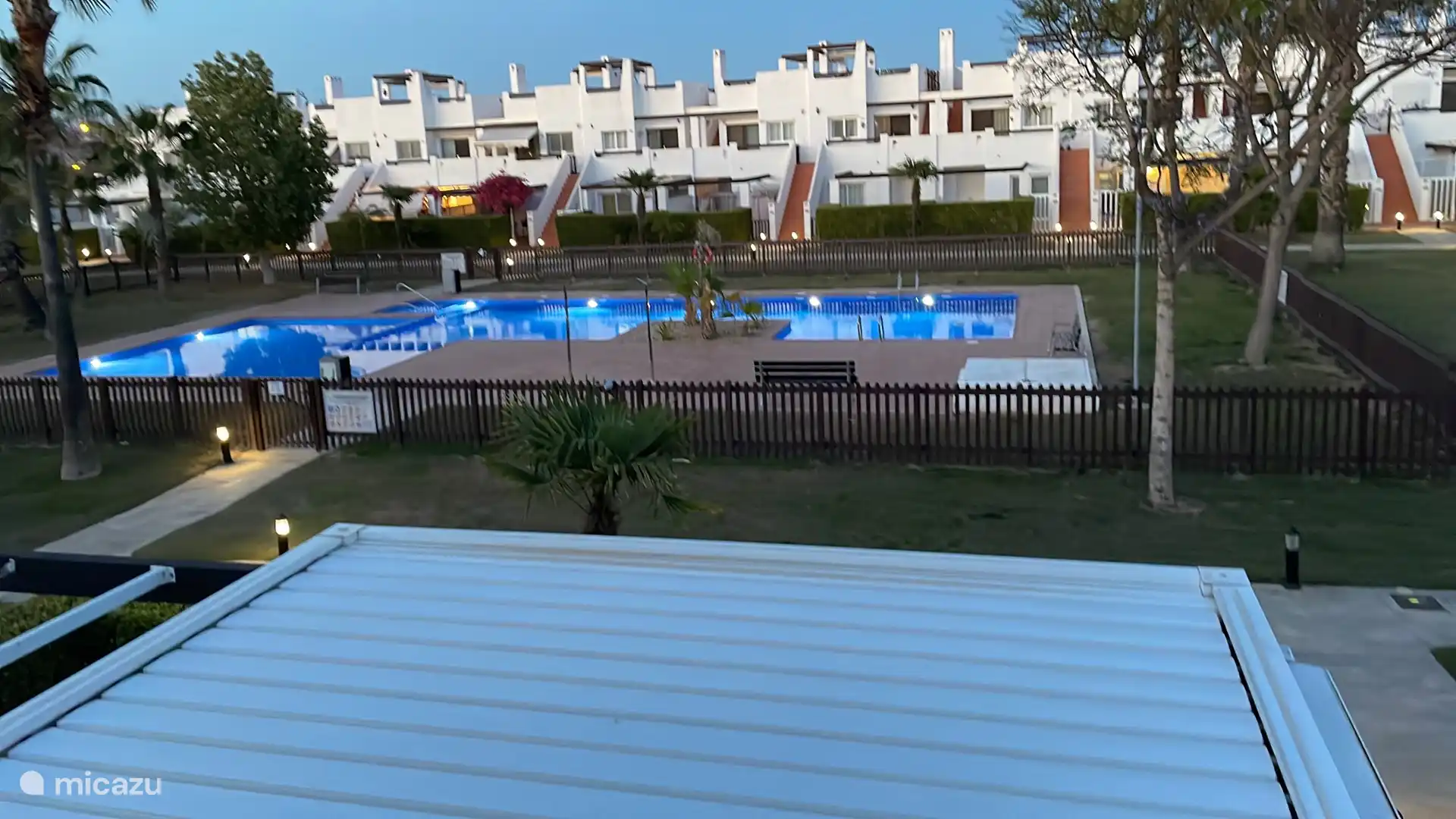 Swimming pool communal on the doorstep