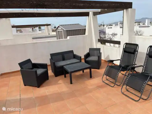 Apartamentos de Familia Thijssen en España, Murcia, Condado de Alhama - apartamento Conjunto de salón y tumbonas