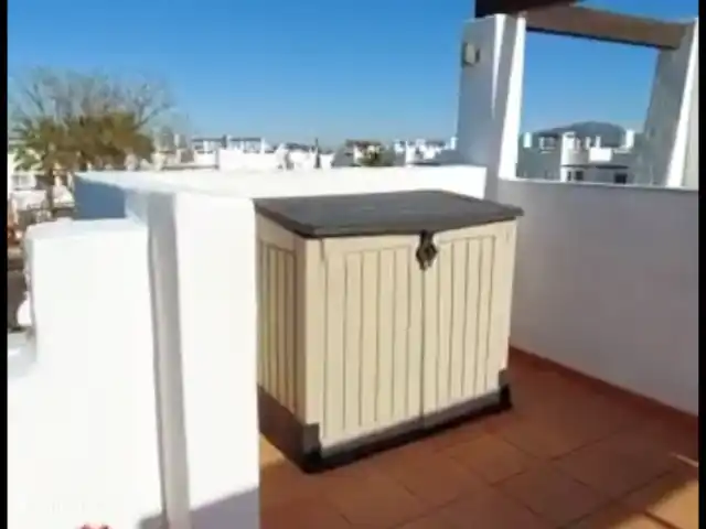 Apartamentos de Familia Thijssen en España, Murcia, Condado de Alhama - apartamento Caja de almacenamiento con tumbonas.
