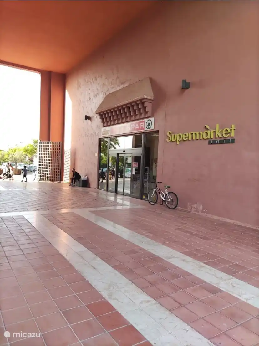 Large supermarket within walking distance