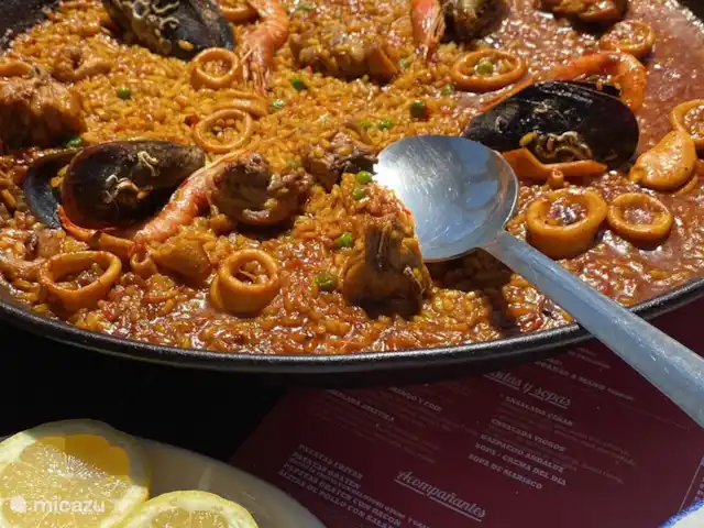 Apartamentos de Familia Thijssen en España, Murcia, Condado de Alhama - apartamento Paella en un restaurante al aire libre