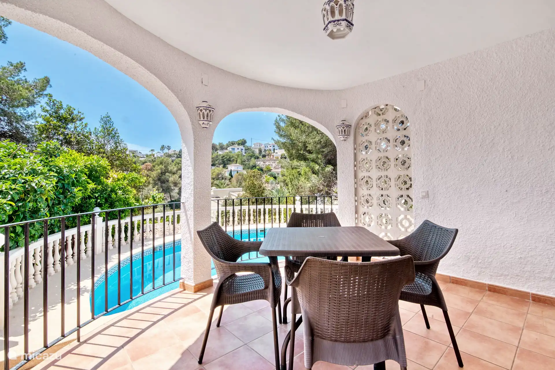 Apartamento con terraza en planta baja 