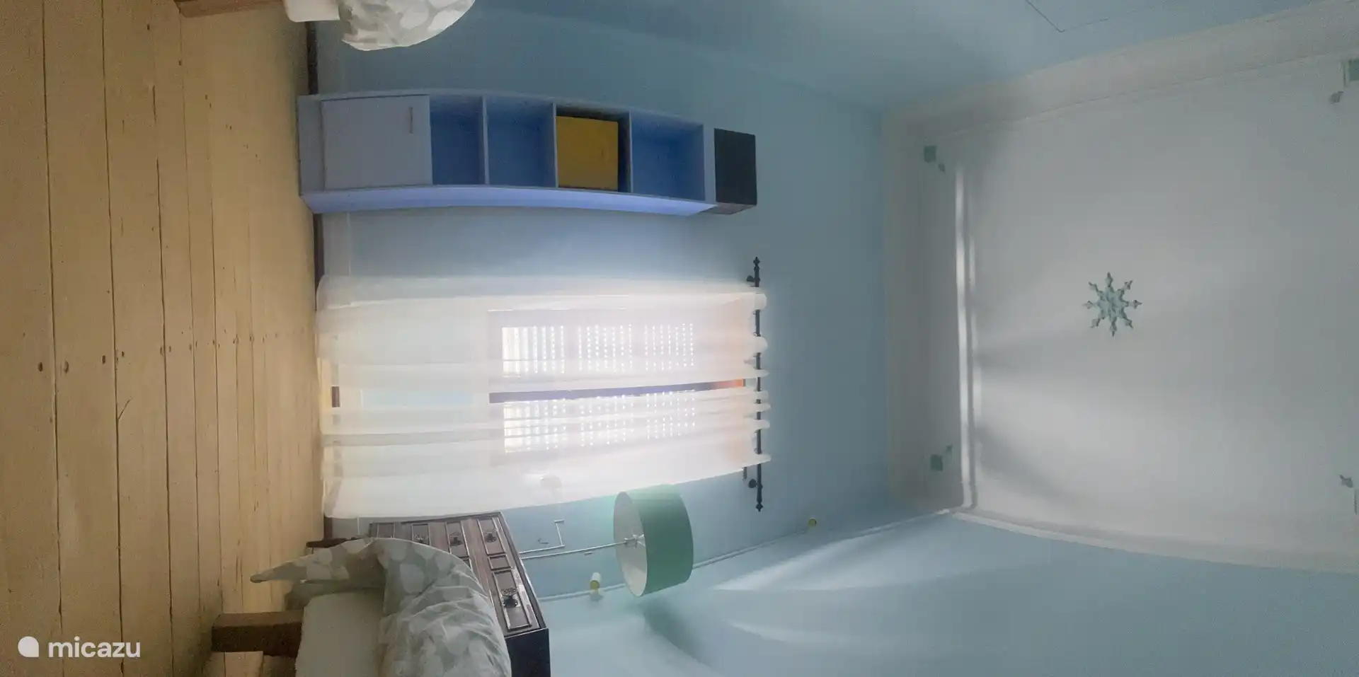 Schlafzimmer 3: 'Sternenzimmer' 
2x 1p Bett (90x200), diverse Schränke, 

