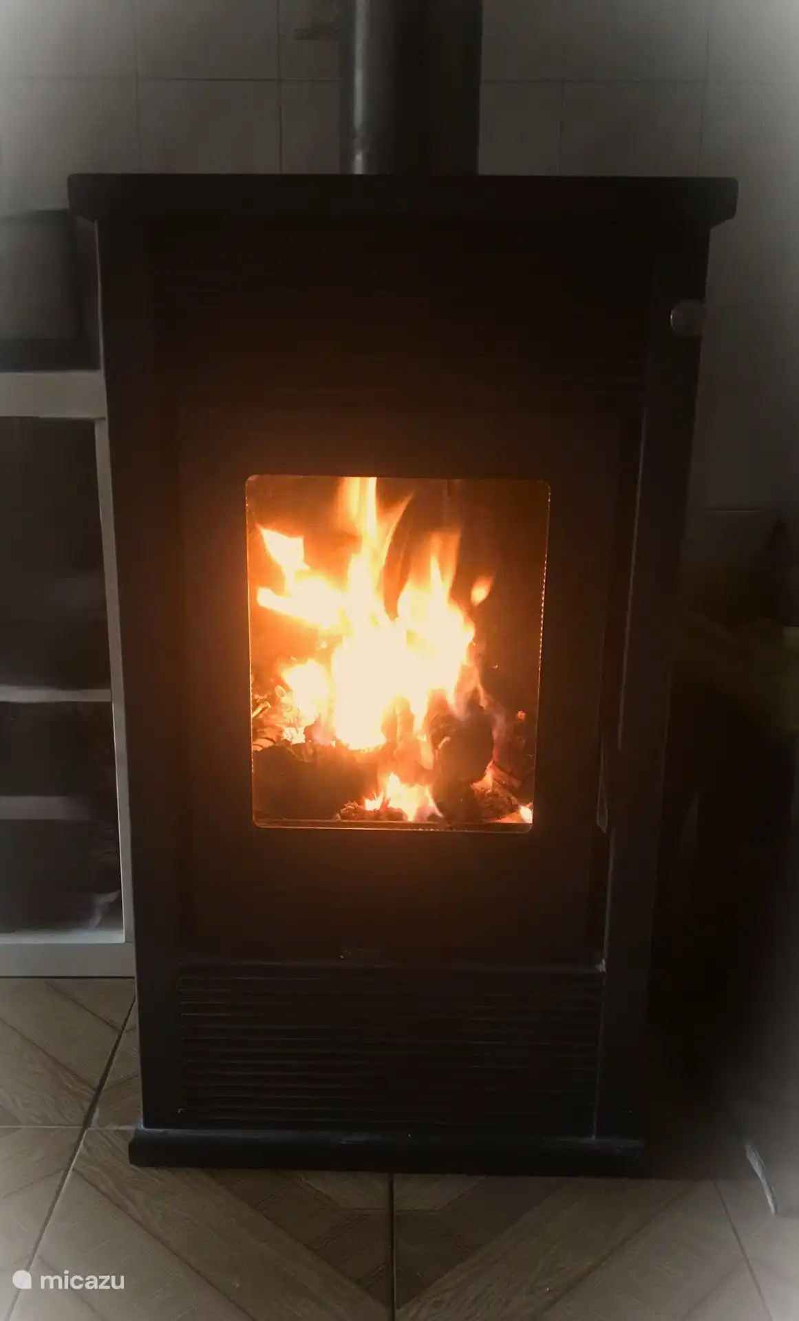 Küche 1; Durch den Holzofen mit Gebläsefunktion wird die Küche sehr schnell aufgeheizt, ideal in den Wintermonaten!