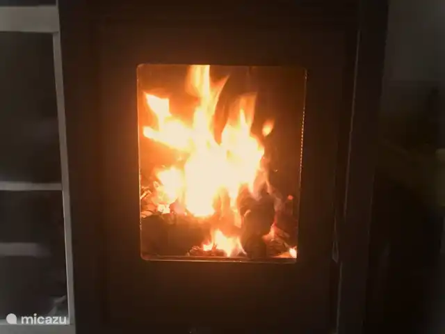 Location de Vacances Portugal, Santarém, Ferreira do Zêzere, ferme - Quinta Pura Natura Cuisine 1 ; Le poêle à bois avec fonction soufflerie, la cuisine est chauffée très rapidement, idéal pendant les mois d’hiver !