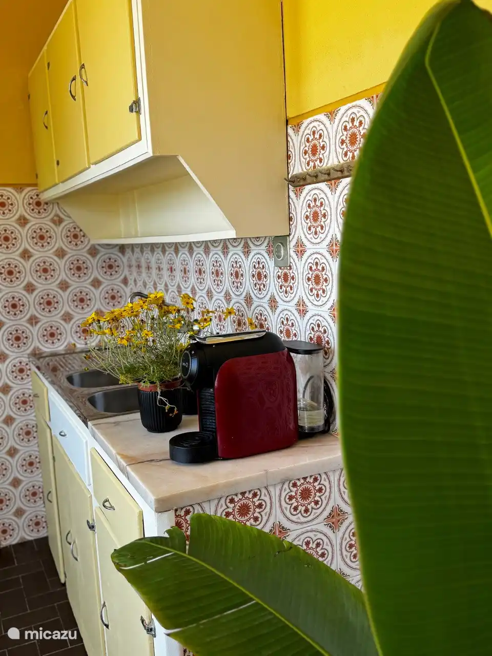 Küche 2:
Kleine Küche, vor dem Haus, mit gemütlichem Kamin