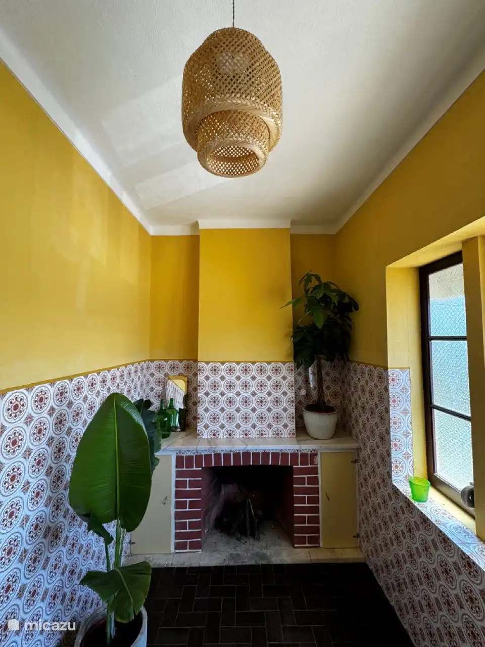 Küche 2: Kleine Küche mit Kamin, Übersicht
