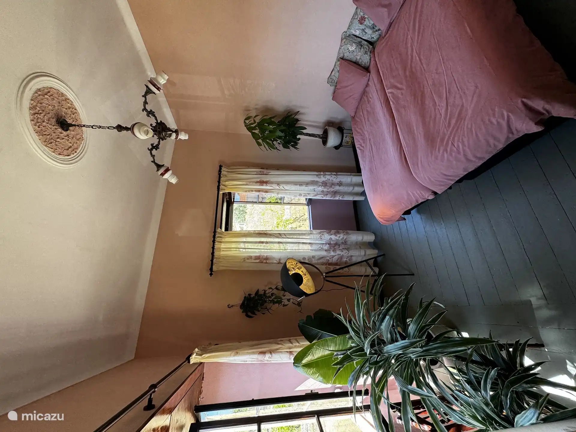 Schlafzimmer 1:
:Mae-Amor Zimmer mit 2x 1p Bett (90x200) und Kleiderschränken