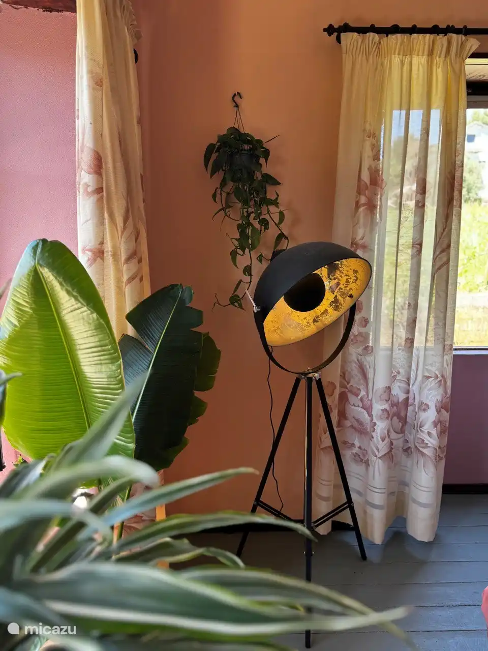 Schlafzimmer 1; Mae-Amor-Zimmer, Atmosphärenfoto.