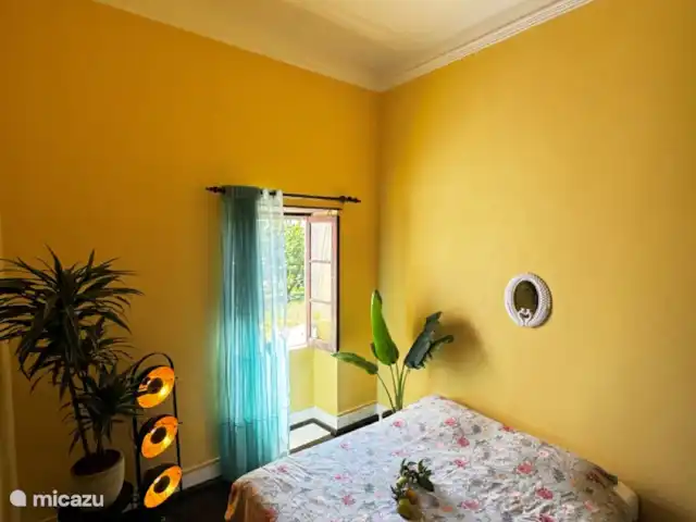 Location de Vacances Portugal, Santarém, Ferreira do Zêzere, ferme - Quinta Pura Natura Chambre 4 : « Chambre des Templiers » 
Lit 2x 1p (90x200), avec vue sur la cerisaie.