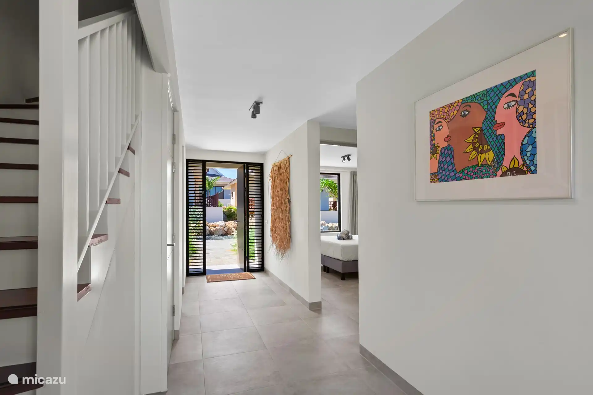 Flur und Treppe nach oben