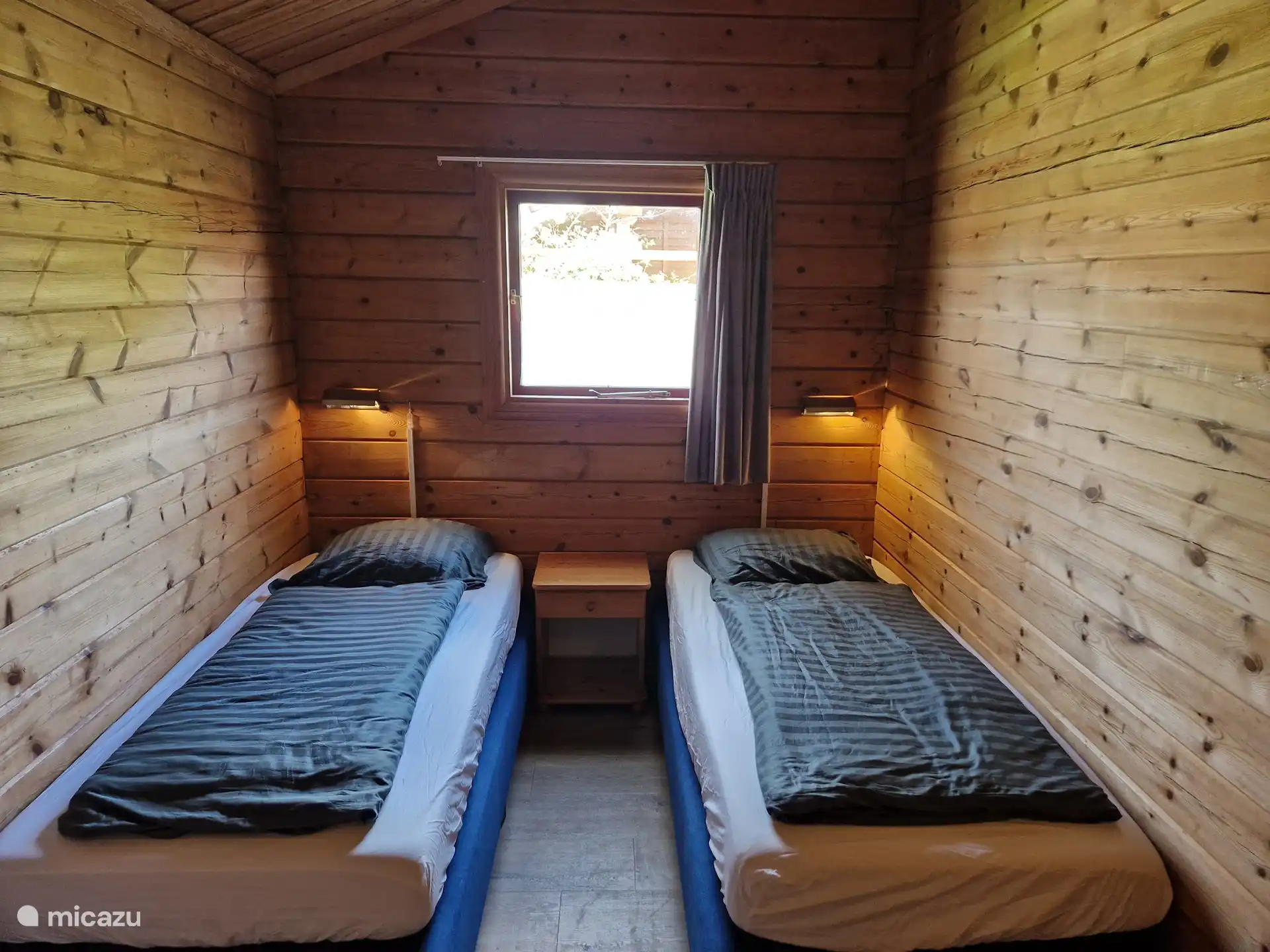 Schlafzimmer 1