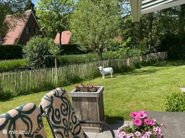 Le front de mer | Pays-Bas, Frise, Sint Nicolaasga - maison de vacances Vue sur le jardin depuis la terrasse