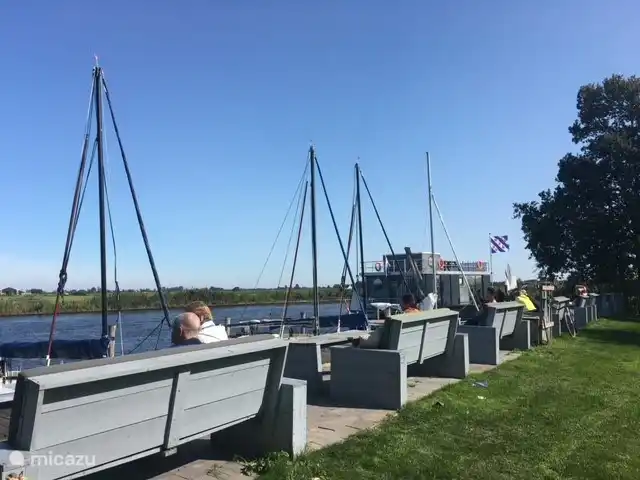 Le front de mer | Pays-Bas, Frise, Sint Nicolaasga - maison de vacances « Rufus sur l’eau » proche d’un endroit magnifique sur l’eau pour boire un verre