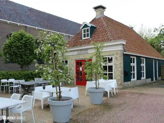 Le front de mer | Pays-Bas, Frise, Sint Nicolaasga - maison de vacances Exemple parmi les nombreux restaurants et restaurants qui sont présents, beaucoup de choix