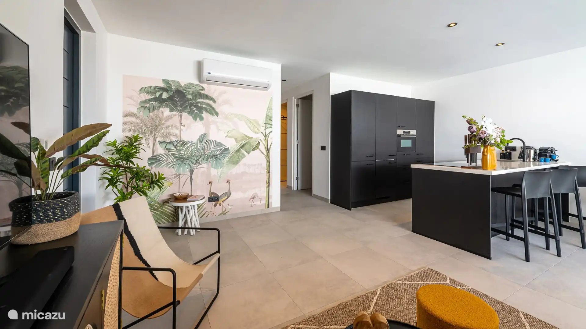 Auch Klimaanlage im Wohnzimmer.