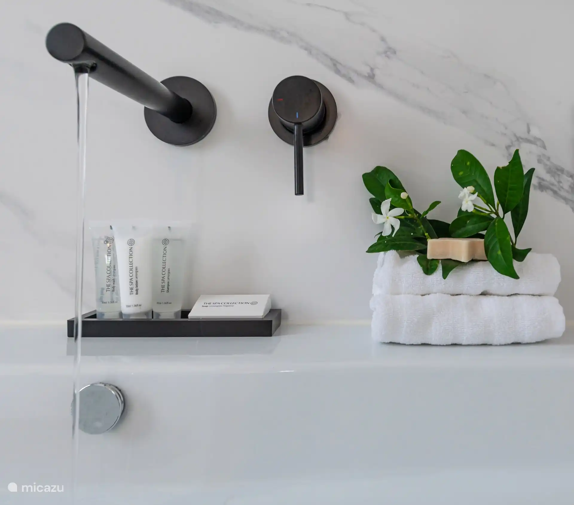 mit separatem Badezimmer