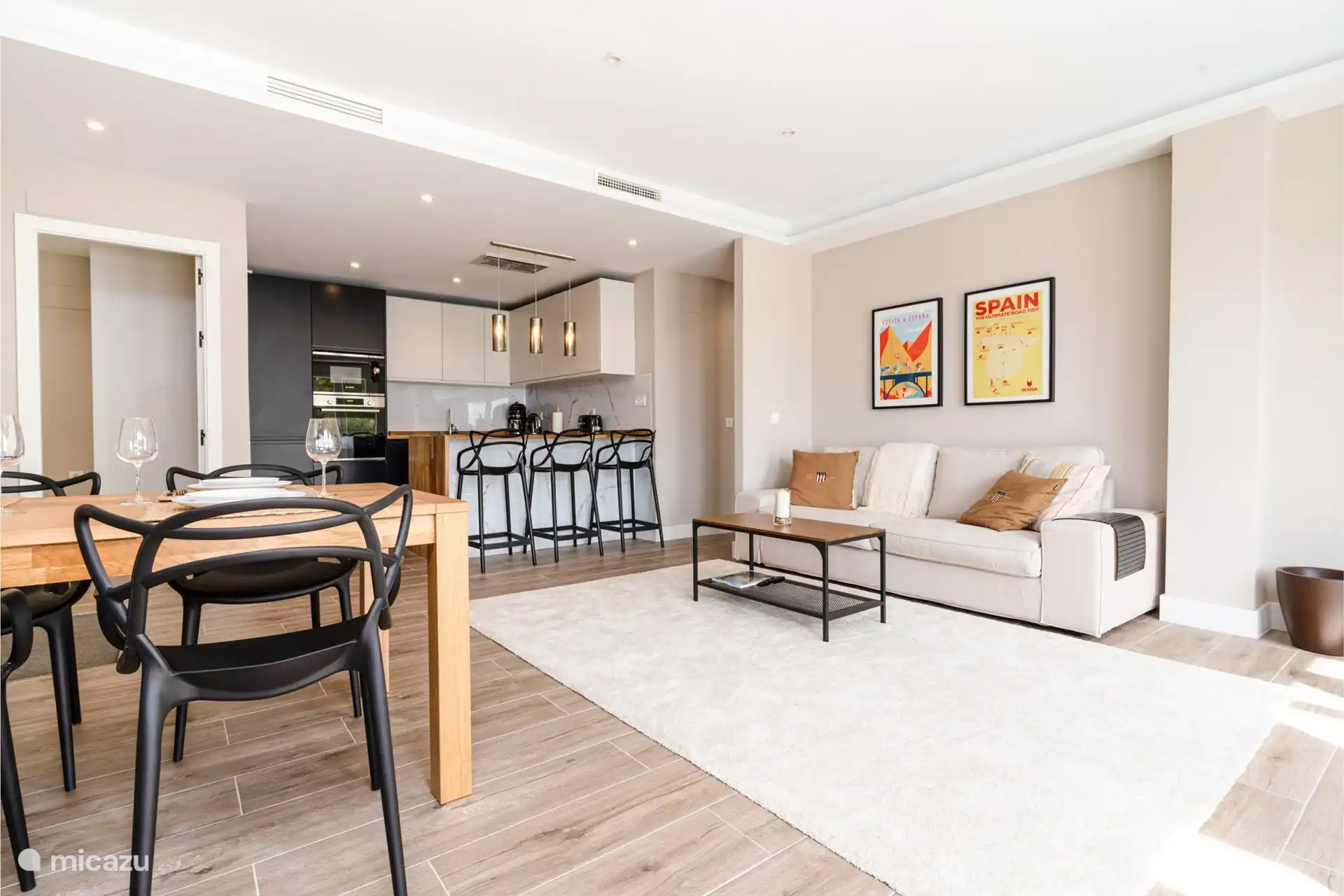 Salon, Gaststätte und Küche