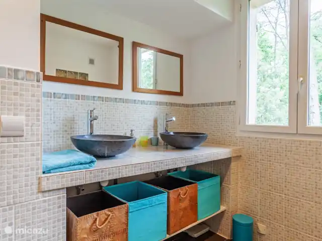 Location de Vacances France, Var, Lorgues, villa - Villa Varoise salle de bain premier étage