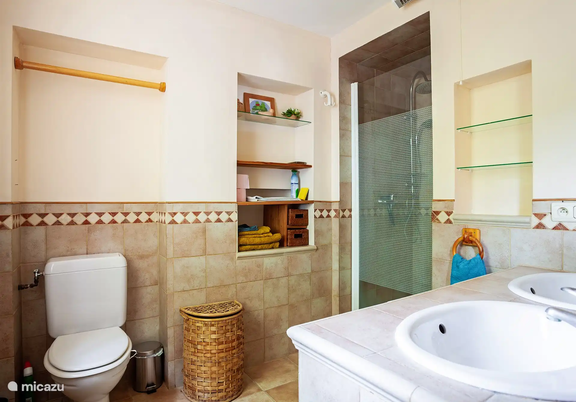 Badezimmer im gelben Schlafzimmer