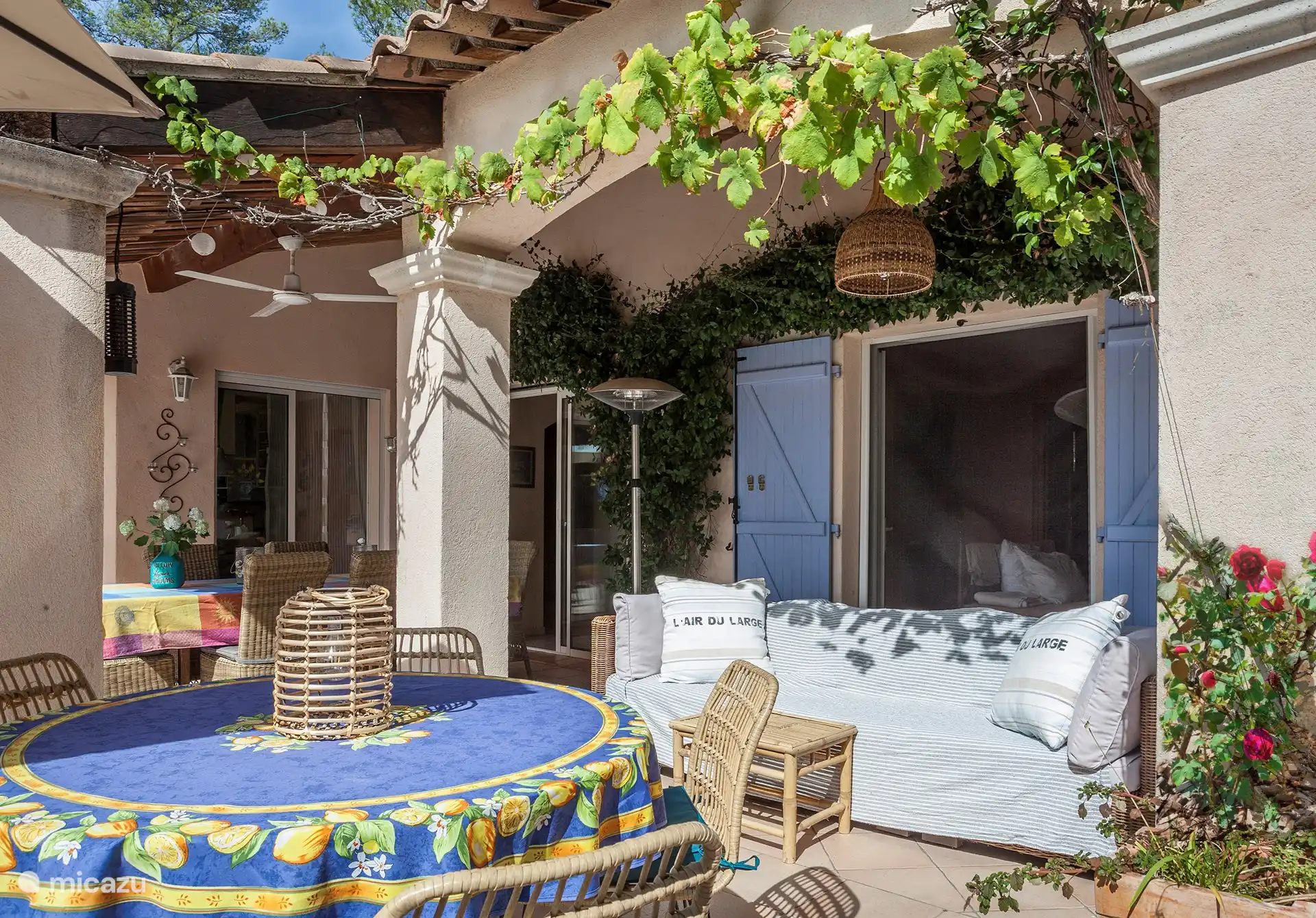 Villa Varoise , Sitzecke neben der Veranda, ebenfalls überdacht