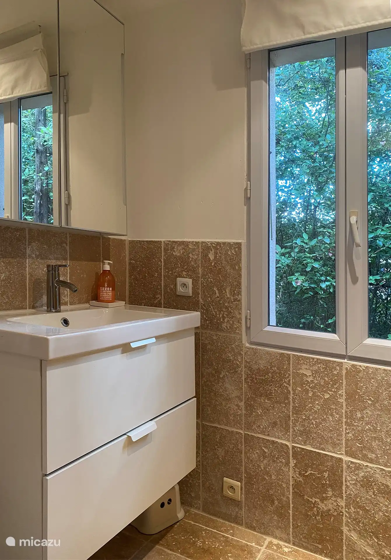 Badezimmer des Studios, komplett renoviert im Jahr 2023 !