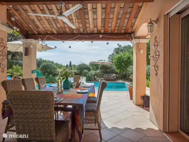 Location de Vacances France, Var, Lorgues, villa - Villa Varoise Villa Varoise, sous la véranda donnant sur la piscine