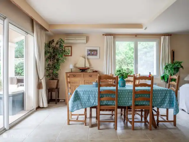 Location de Vacances France, Var, Lorgues, villa - Villa Varoise salle à manger dans le salon d’angle
