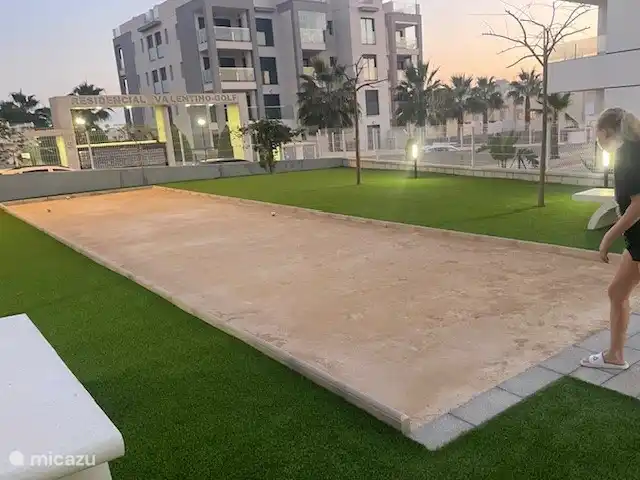 Casa de Cinta huren in Spanje, Costa Blanca, Orihuela Costa - appartement Op het terrein is ook een Joule de Boule baan. Joule de boule ballen vindt u in het kast onder de tv.