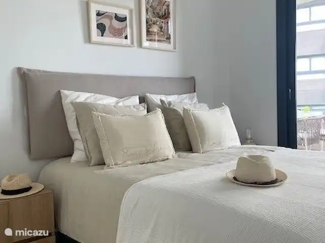 Casa de Cinta huren in Spanje, Costa Blanca, Orihuela Costa - appartement Deze ruime slaapkamer heeft een grote kledingkast en toegang tot het balkon. De tweede badkamer is tegenover deze slaapkamer.