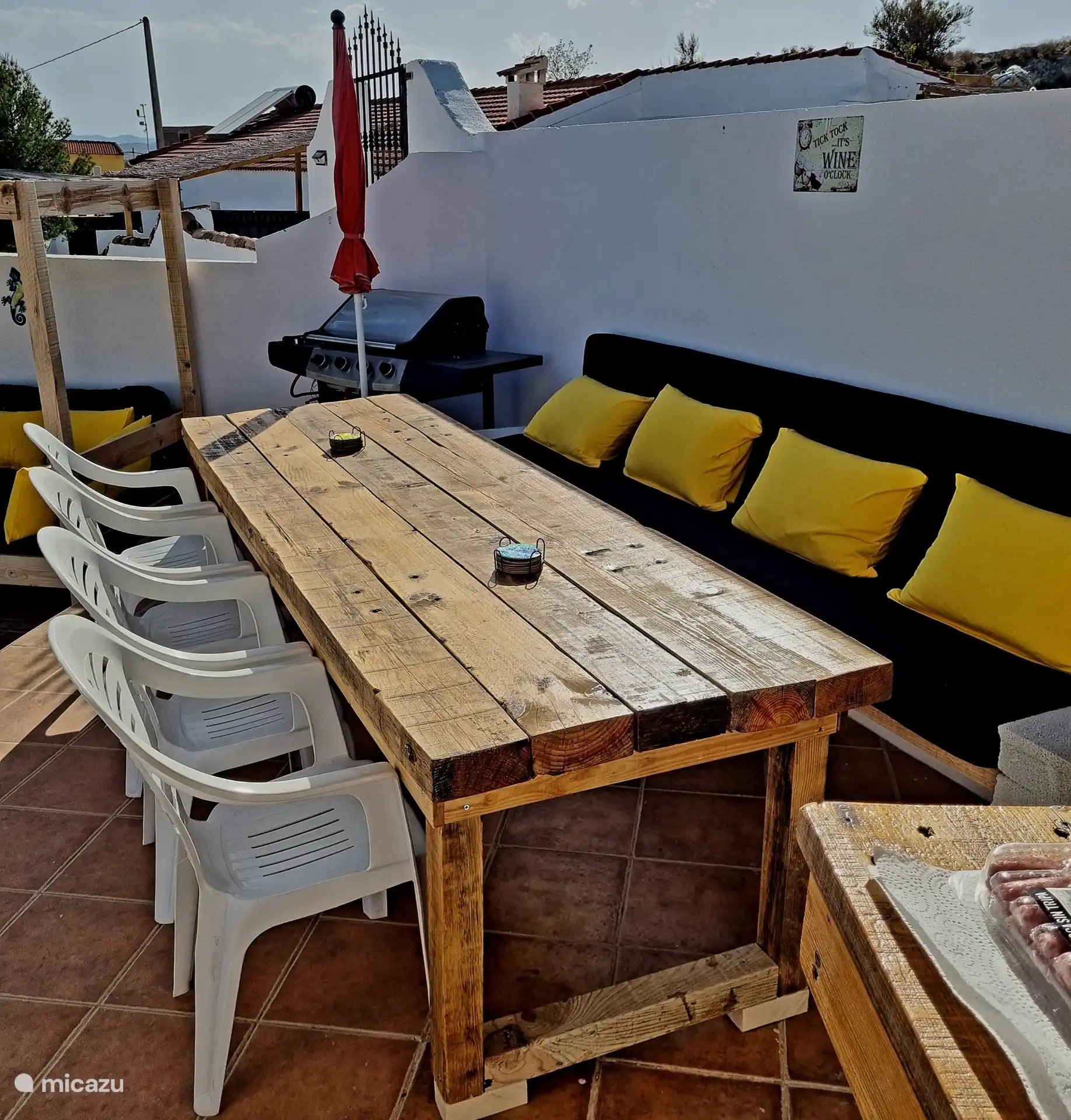 10-person (dining) table and bench