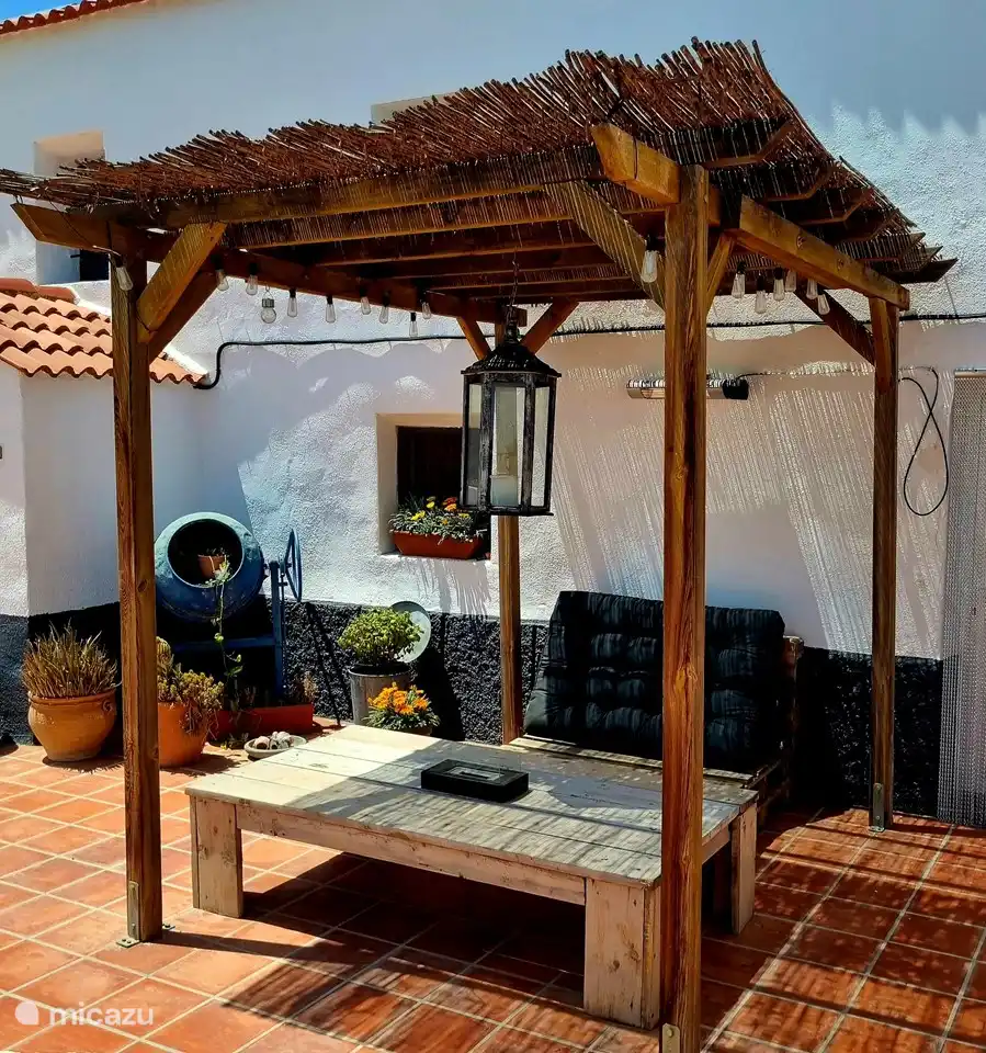 pallet bench at the front of the house