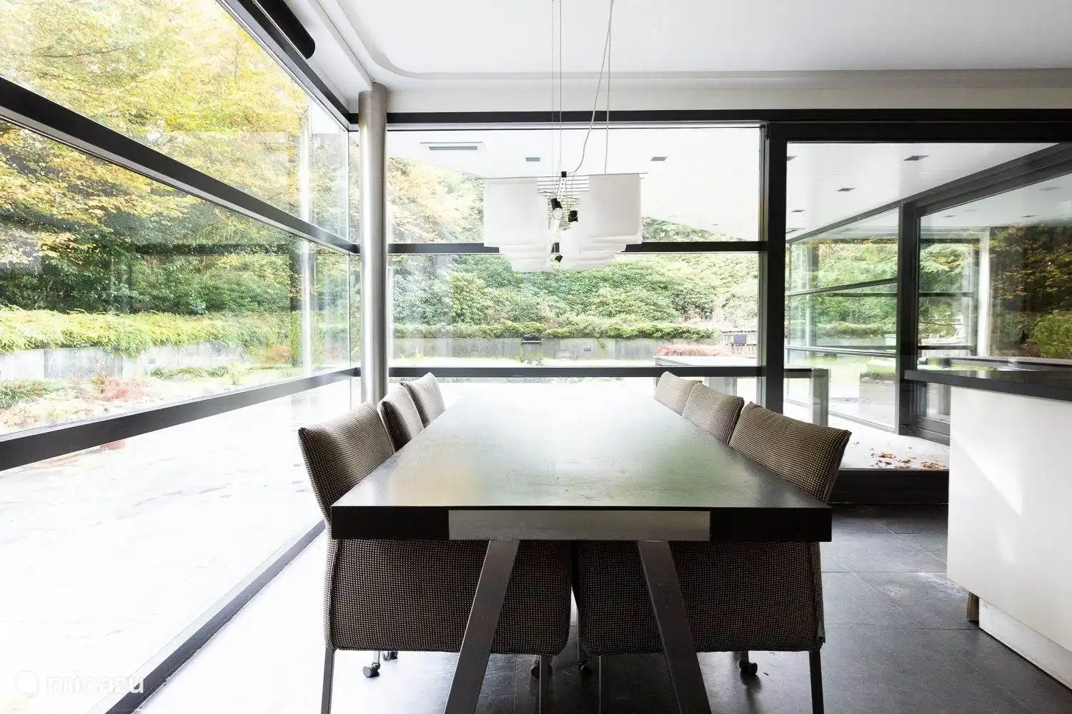 Eettafel van The Villa