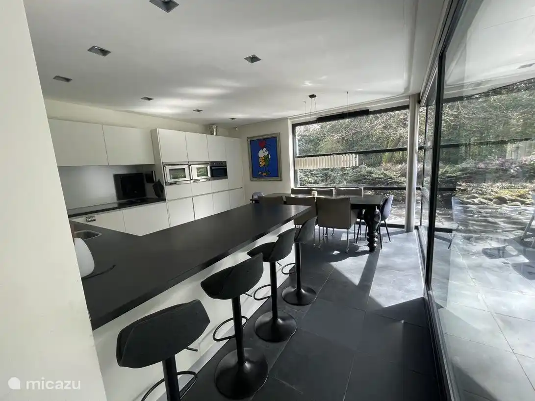 Keuken en eetkamer van The Villa