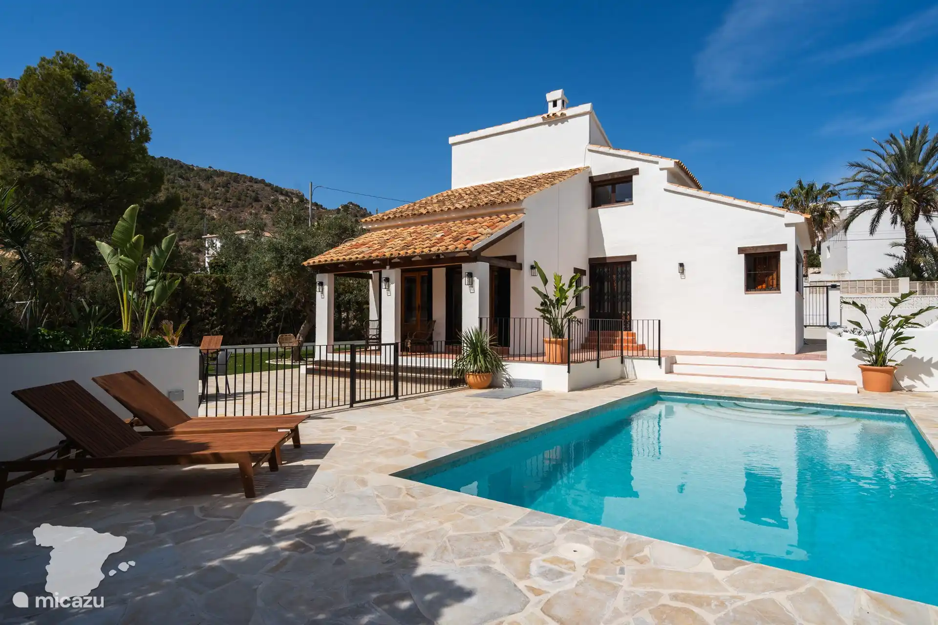 Terrasse/Schwimmbad (teilweise umzäunt)