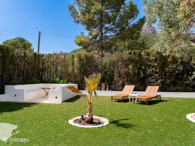 Villa Solmar huren in Spanje, Costa Blanca, Calpe - villa Verschillende zitjes zijn aanwezig in de tuin