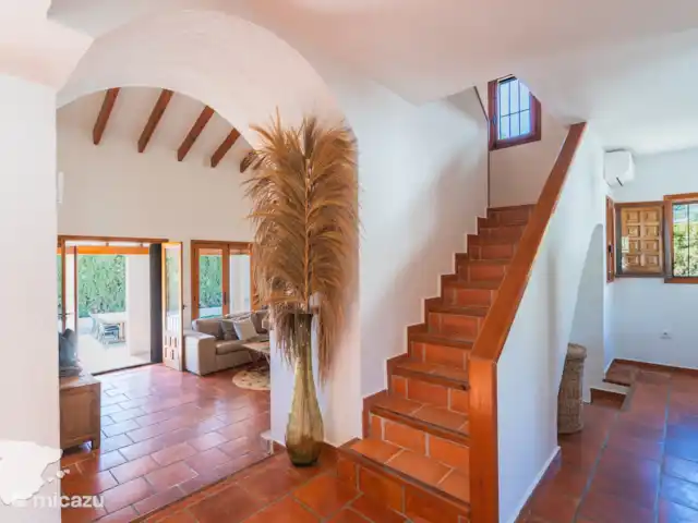 Villa Solmar huren in Spanje, Costa Blanca, Calpe - villa U komt binnen in de hal met aan uw rechterhand de keuken en eetkamer, en links de woonkamer.