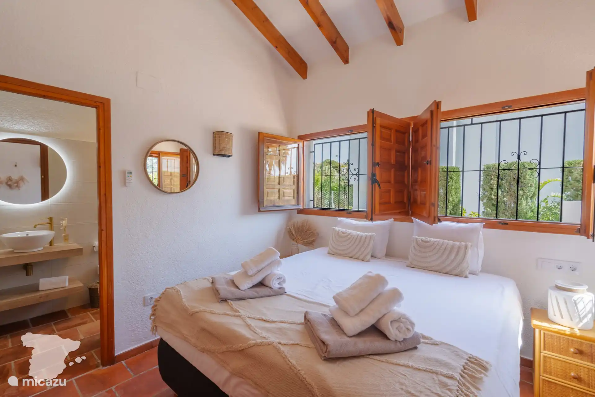 Schlafzimmer 1 mit eigenem Bad