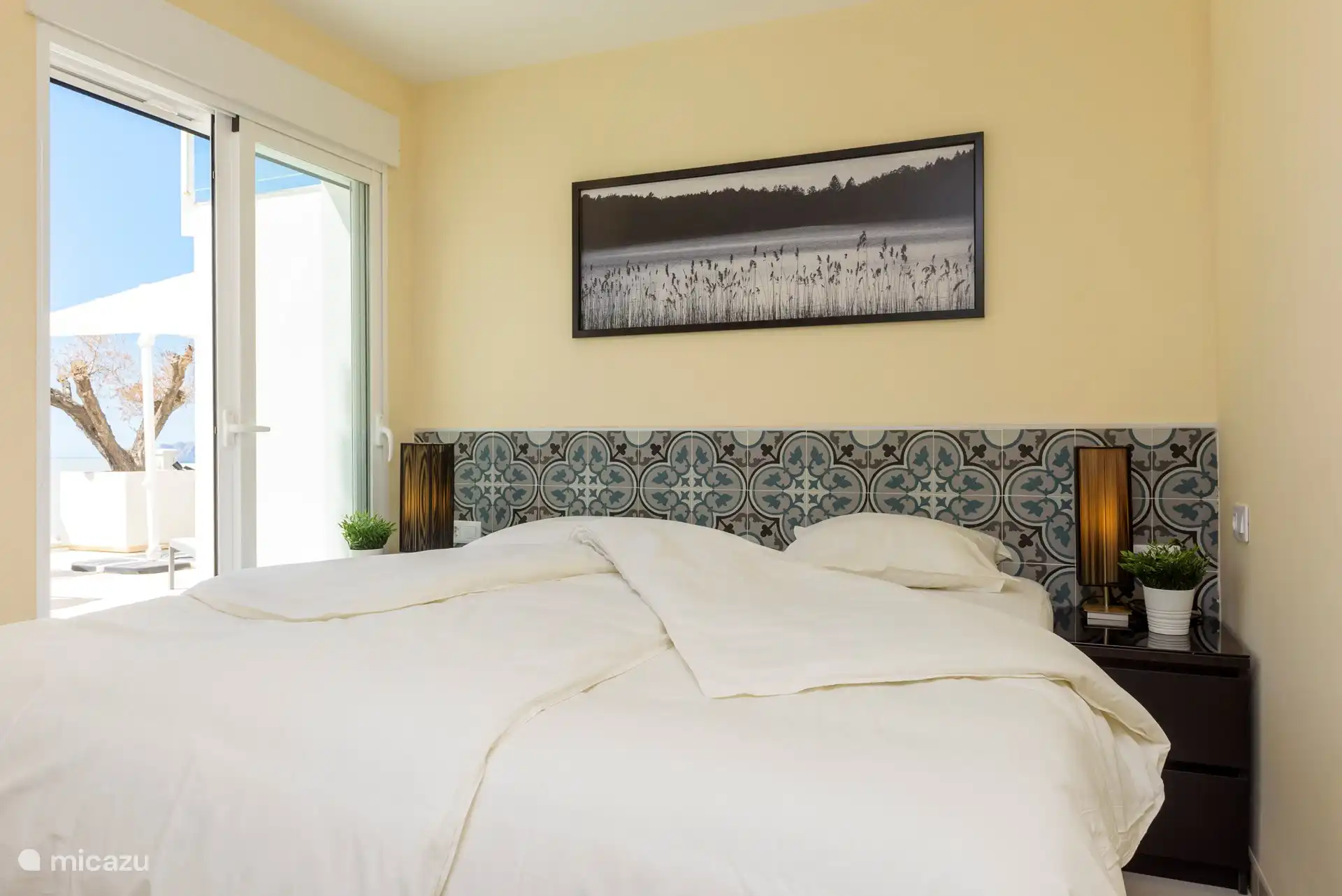 Schlafzimmer mit Zugang zur Terrasse