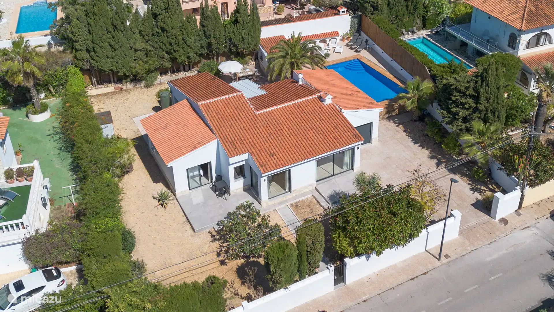 Vista frontal de la casa