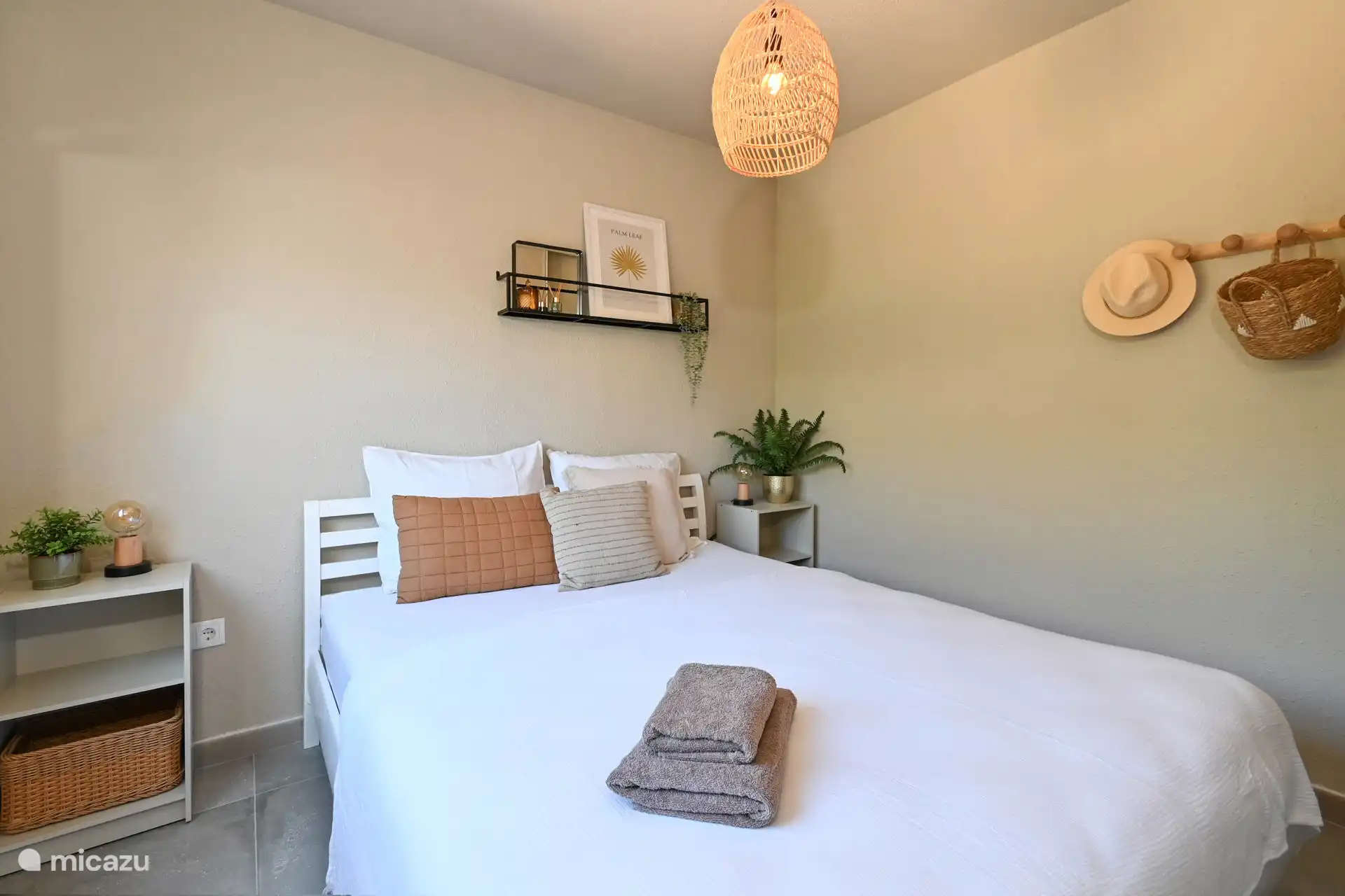 Dormitorio 2 con armario empotrado.