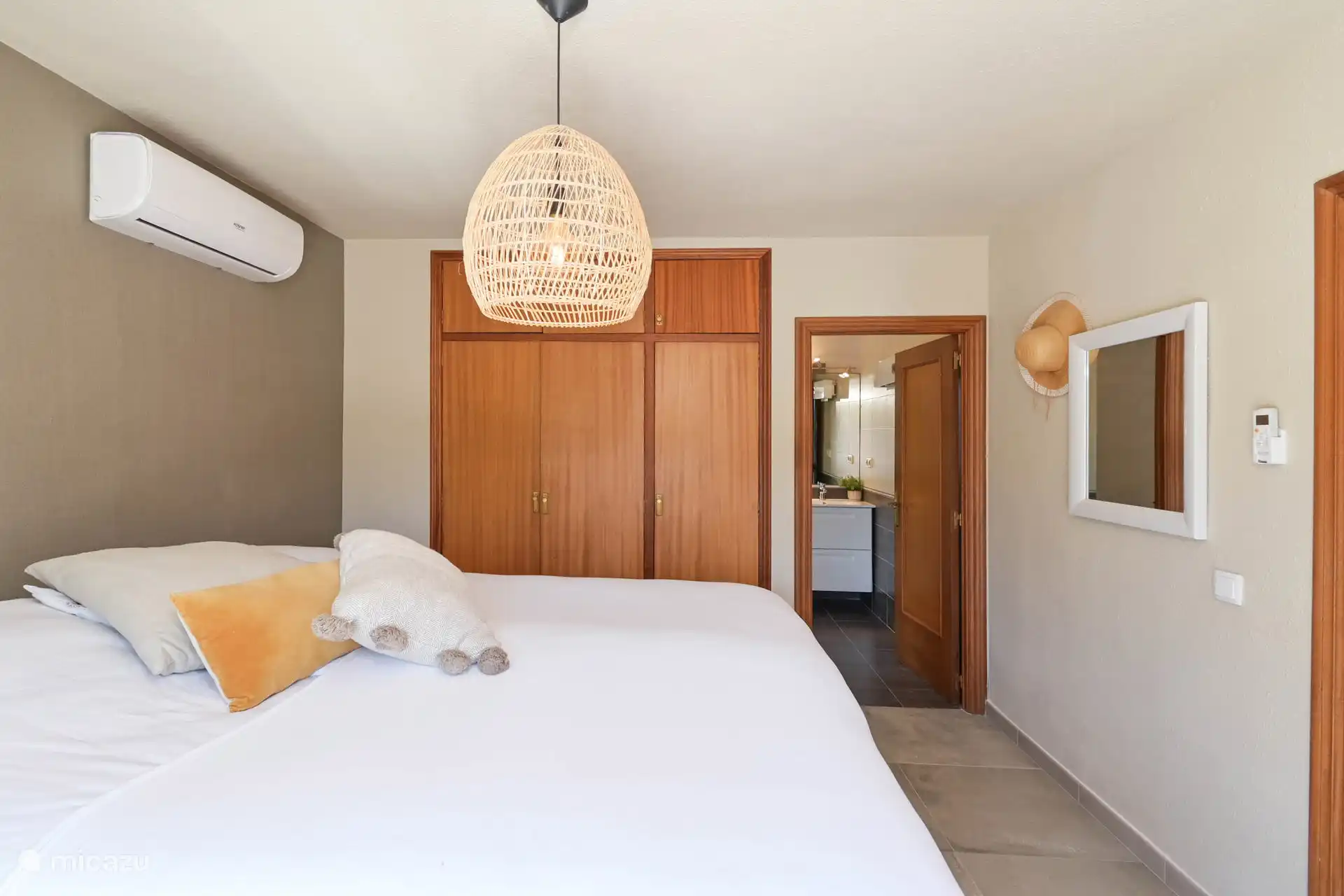 Dormitorio 1 con armario empotrado