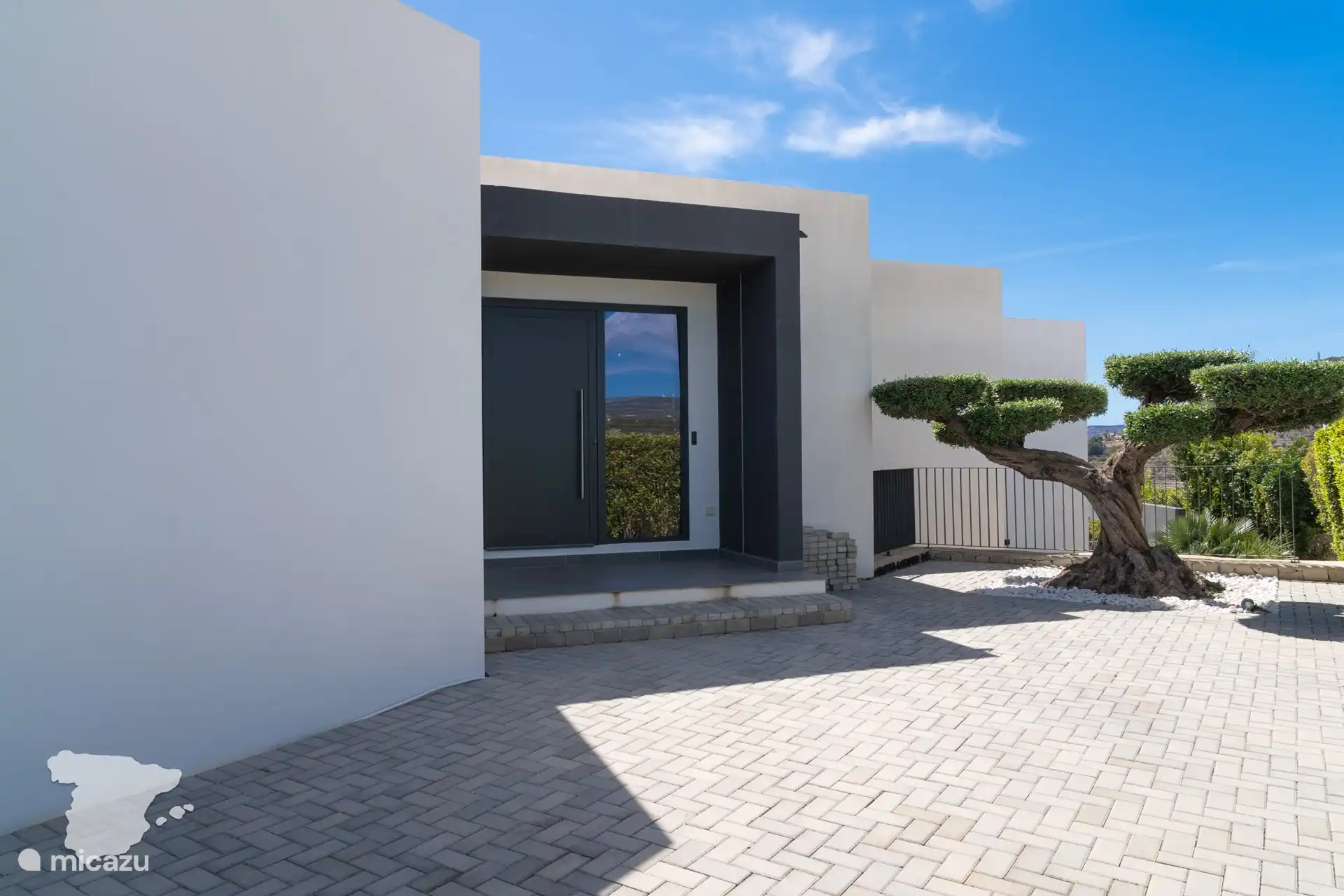 Entree bij parking - voorzijde