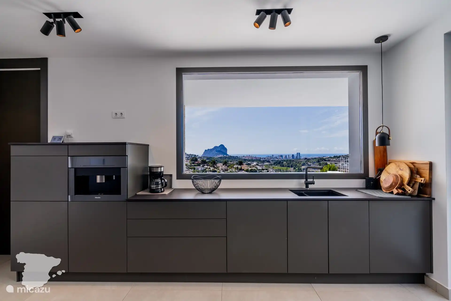 Volledig ingerichte keuken