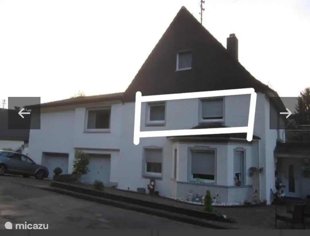 Die markierten Fenster sind Schlaf- und Wohnzimmer. 