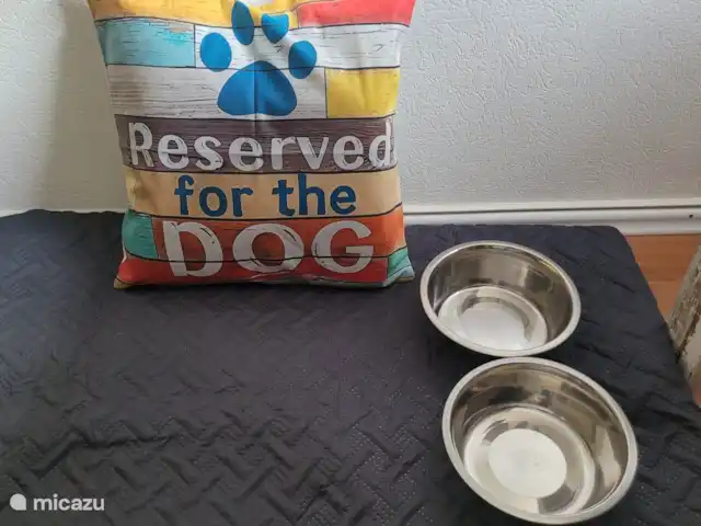 Location de Vacances Allemagne, Rhénanie-Palatinat, Kirchen/Sieg, appartement - Appartement Sander Pour votre chien, il y a un lit et des bols sur demande, de la nourriture sèche, du barf et de la nourriture humide.