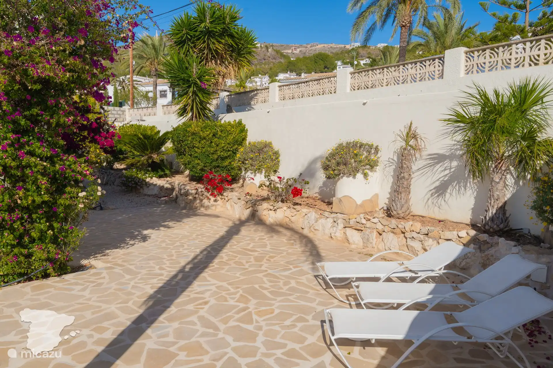 Terraza detrás de la casa