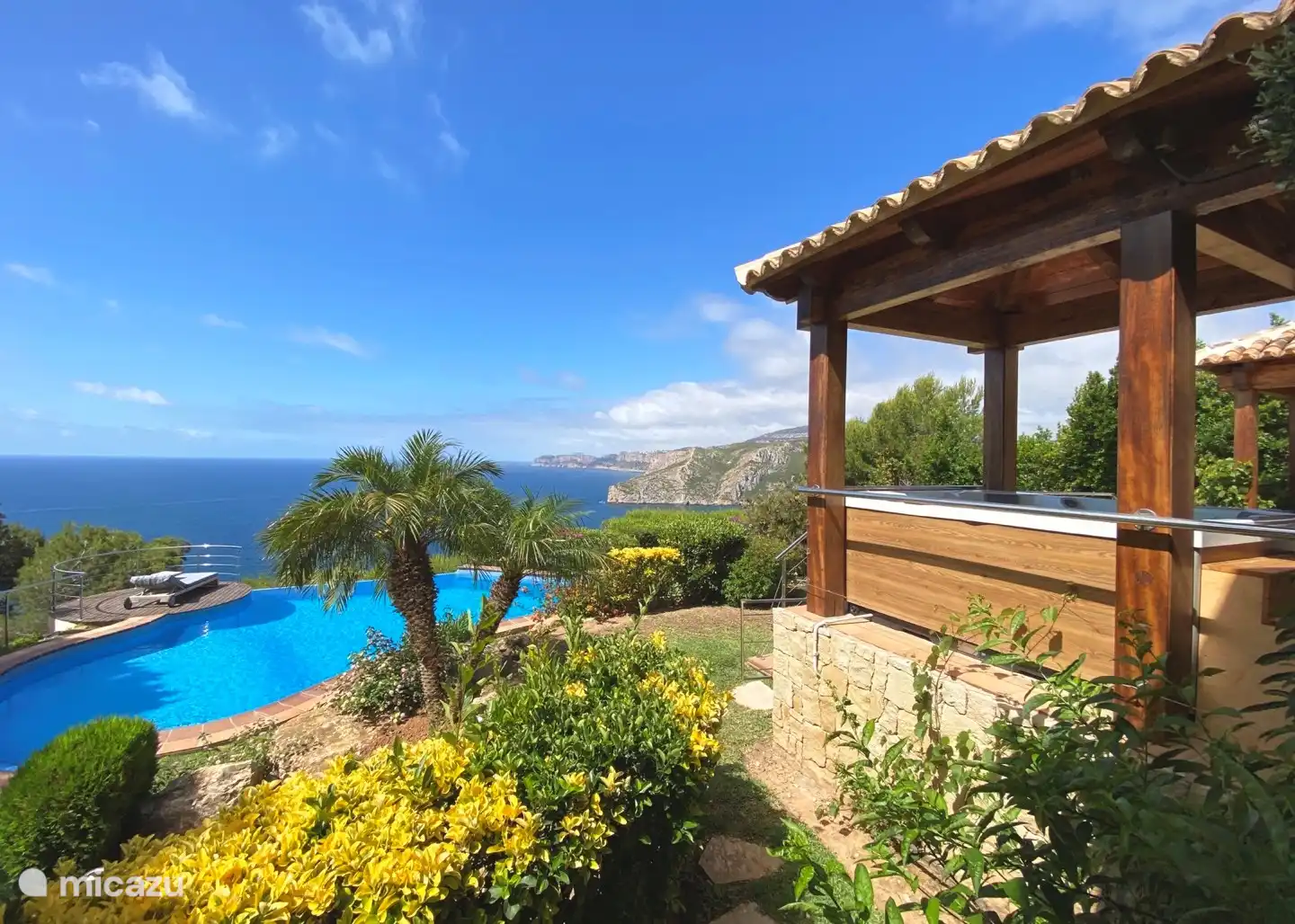 Jacuzzi, piscina privada e impresionantes vistas al mar.