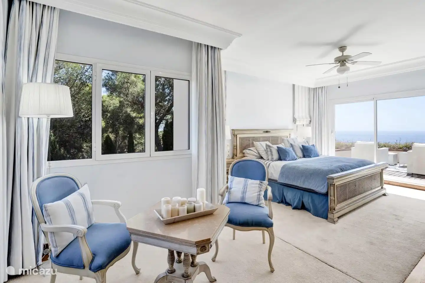 Dormitorio principal con terraza privada y amplio baño en suite